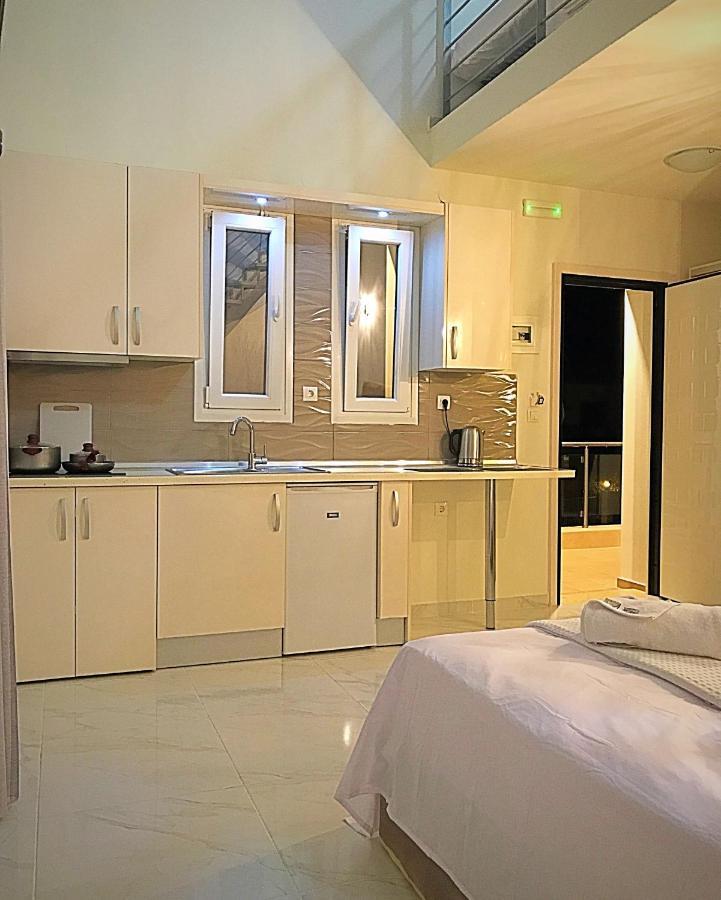 Sky Rays Luxury Apartments นิกิติ ภายนอก รูปภาพ